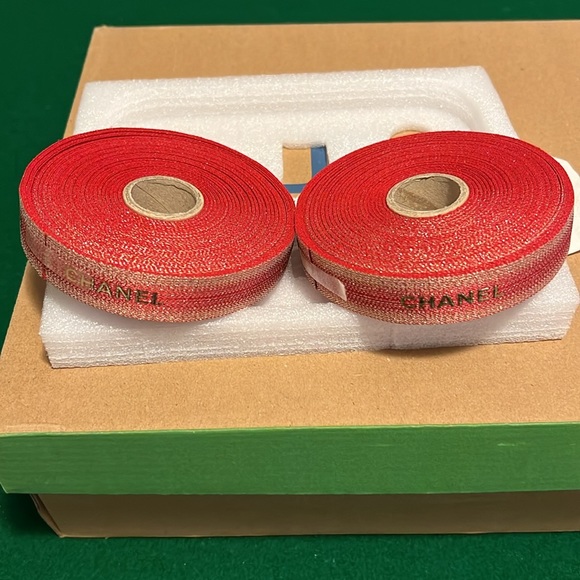 Chanel Holiday ribbon set.
2 Oriol and Fontanel.
Each is 20 m - Picture 2 of 10